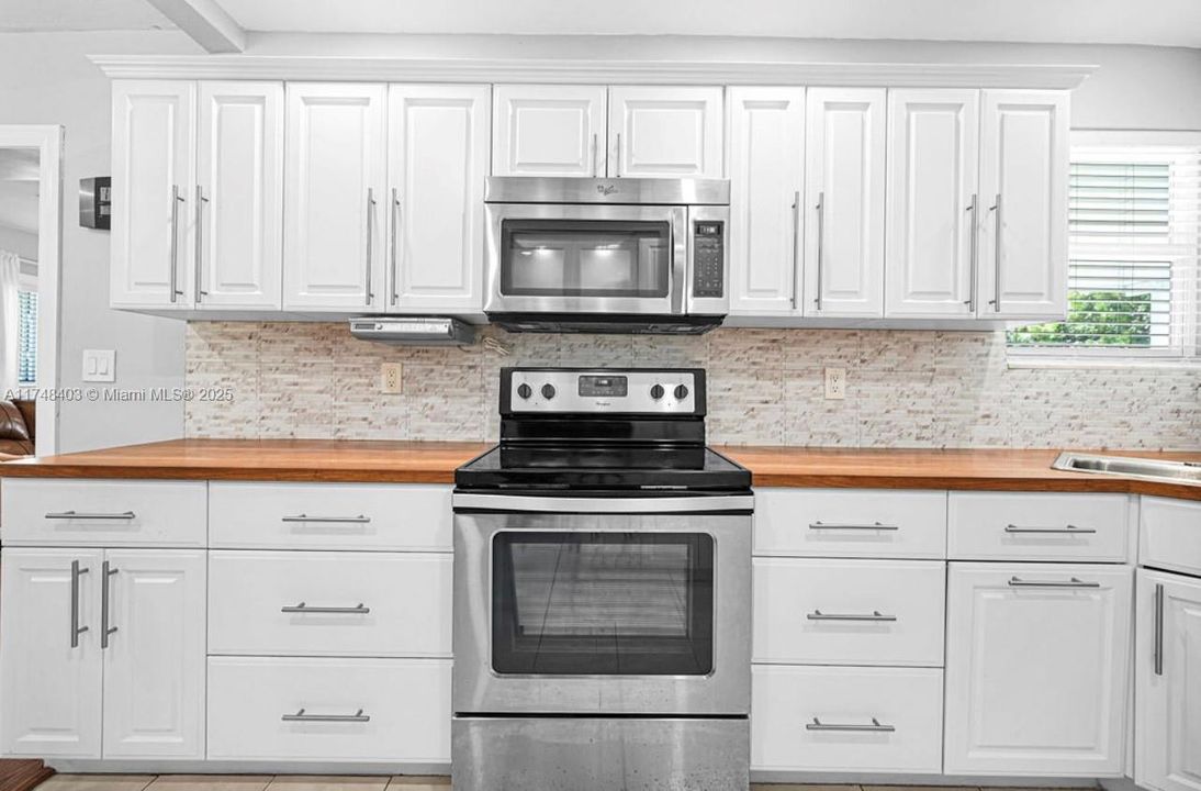 Недавно продано: $475,000 (3 спален, 2 ванн, 1306 Квадратных фут)