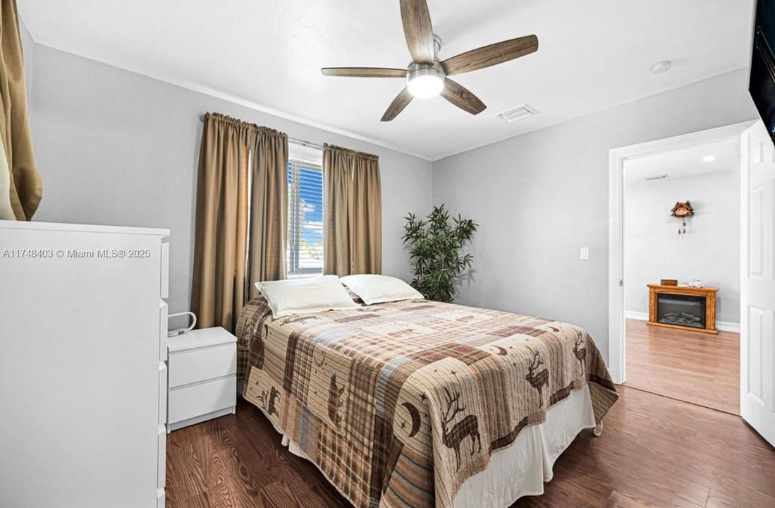 Недавно продано: $475,000 (3 спален, 2 ванн, 1306 Квадратных фут)