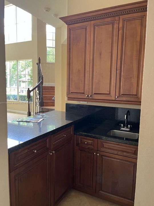 В аренду: $11,000 (5 спален, 4 ванн, 4339 Квадратных фут)