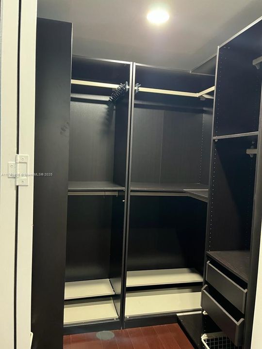 В аренду: $11,000 (5 спален, 4 ванн, 4339 Квадратных фут)