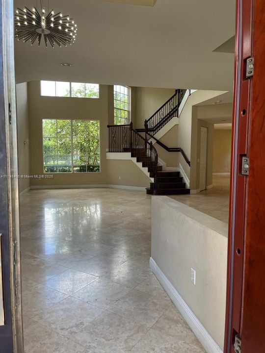 В аренду: $11,000 (5 спален, 4 ванн, 4339 Квадратных фут)