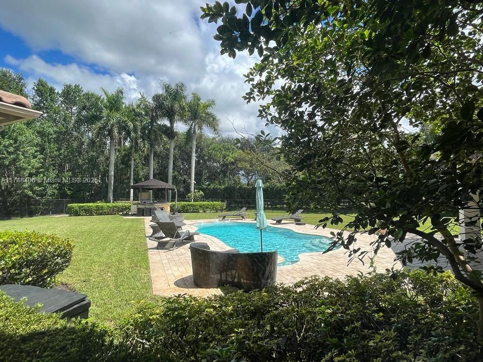 В аренду: $11,000 (5 спален, 4 ванн, 4339 Квадратных фут)