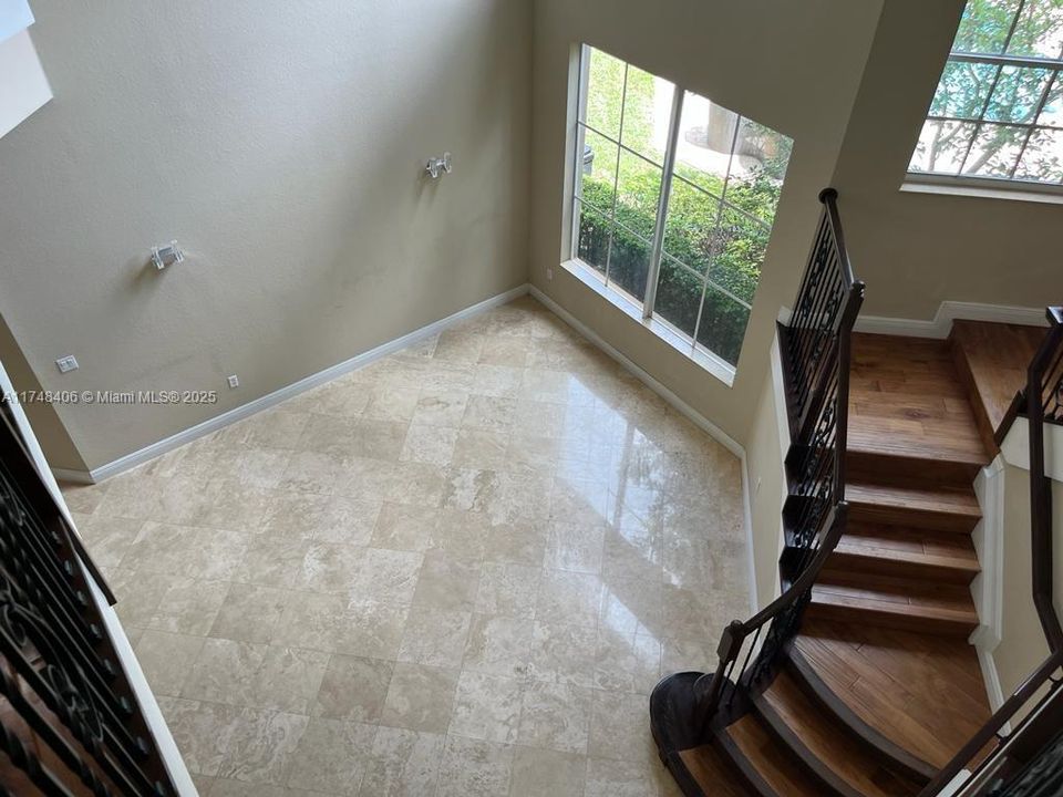 В аренду: $11,000 (5 спален, 4 ванн, 4339 Квадратных фут)