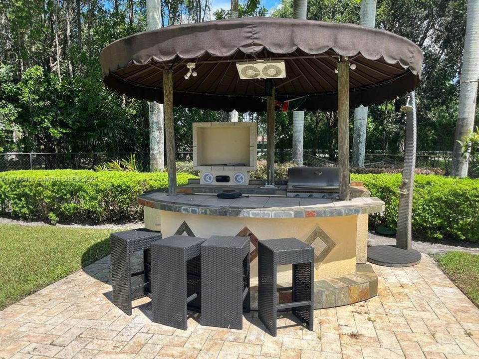 В аренду: $11,000 (5 спален, 4 ванн, 4339 Квадратных фут)