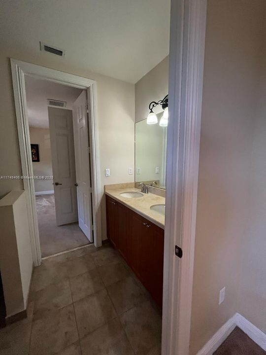 В аренду: $11,000 (5 спален, 4 ванн, 4339 Квадратных фут)