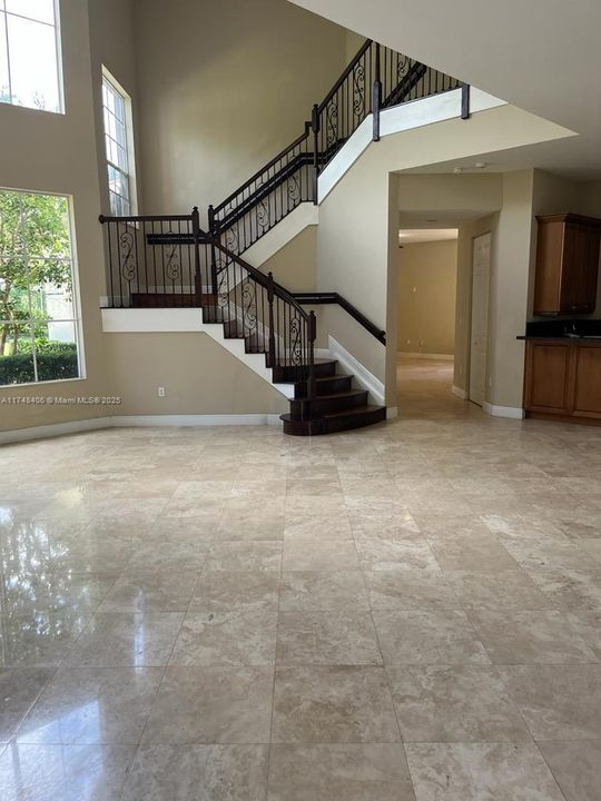 В аренду: $11,000 (5 спален, 4 ванн, 4339 Квадратных фут)