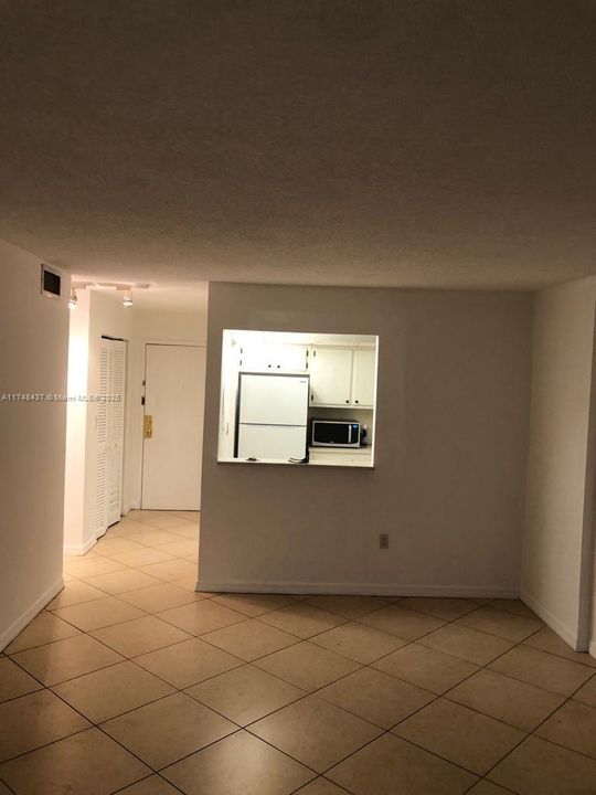 For Sale: $174,500 (1 beds, 1 baths, 720 Square Feet)