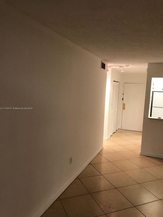 For Sale: $174,500 (1 beds, 1 baths, 720 Square Feet)