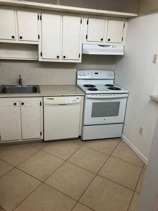 For Sale: $174,500 (1 beds, 1 baths, 720 Square Feet)