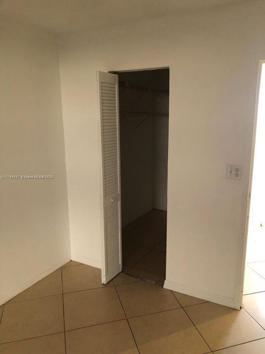 For Sale: $174,500 (1 beds, 1 baths, 720 Square Feet)