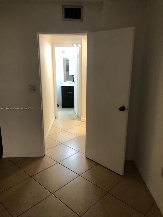 For Sale: $174,500 (1 beds, 1 baths, 720 Square Feet)