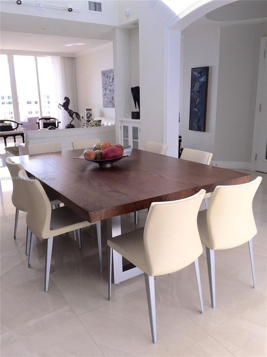 Vendido Recientemente: $5,300,000 (3 camas, 3 baños, 2622 Pies cuadrados)