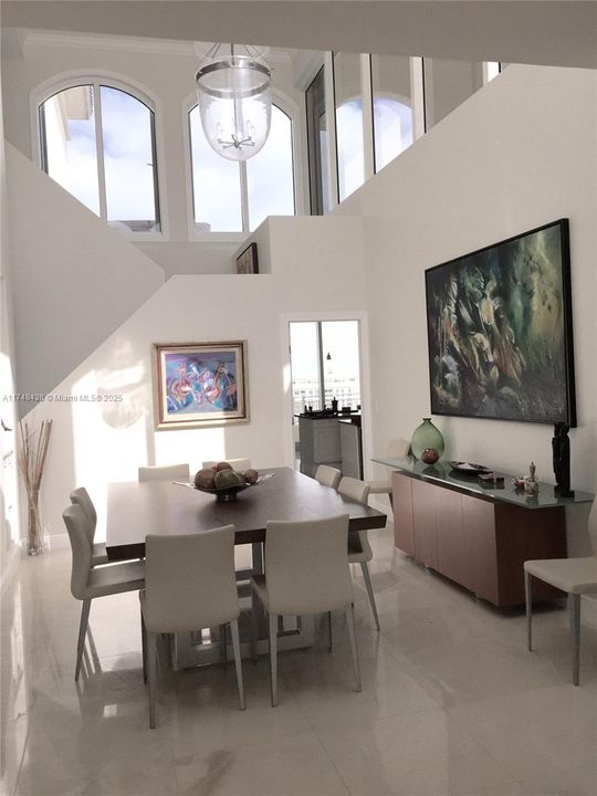 Vendido Recientemente: $5,300,000 (3 camas, 3 baños, 2622 Pies cuadrados)