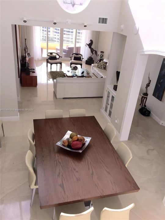 Vendido Recientemente: $5,300,000 (3 camas, 3 baños, 2622 Pies cuadrados)