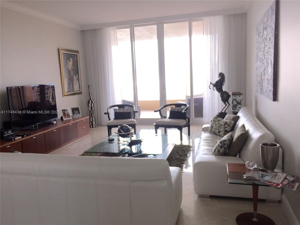 Vendido Recientemente: $5,300,000 (3 camas, 3 baños, 2622 Pies cuadrados)