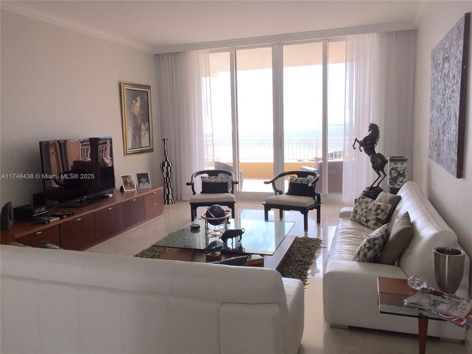 Vendido Recientemente: $5,300,000 (3 camas, 3 baños, 2622 Pies cuadrados)