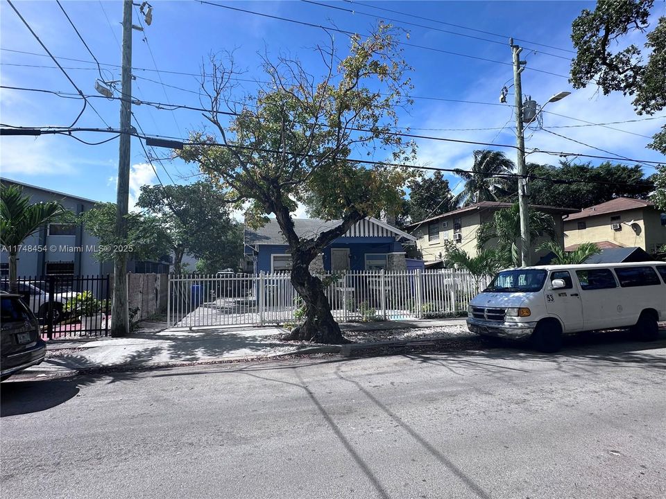 Recently Sold: $599,900 (5 beds, 4 baths, 1979 Square Feet)