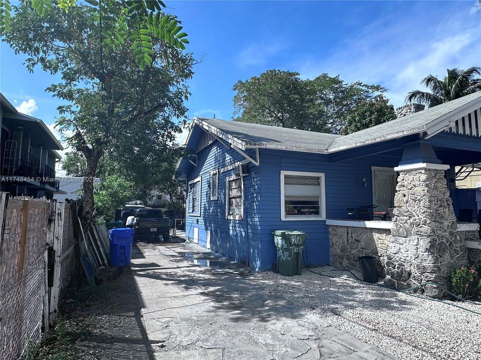 Recently Sold: $599,900 (5 beds, 4 baths, 1979 Square Feet)