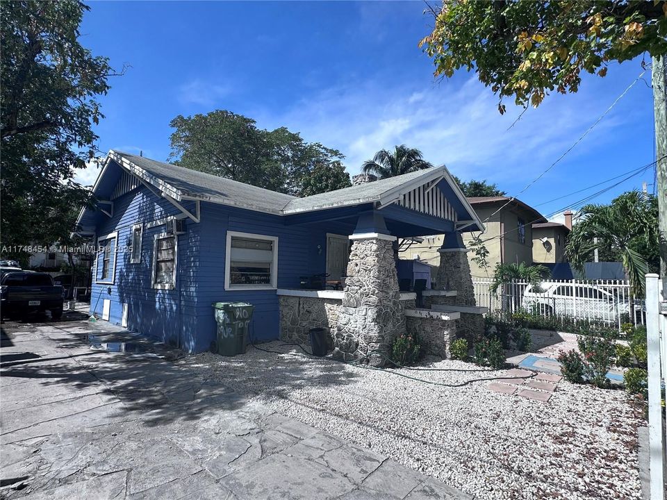 Recently Sold: $599,900 (5 beds, 4 baths, 1979 Square Feet)