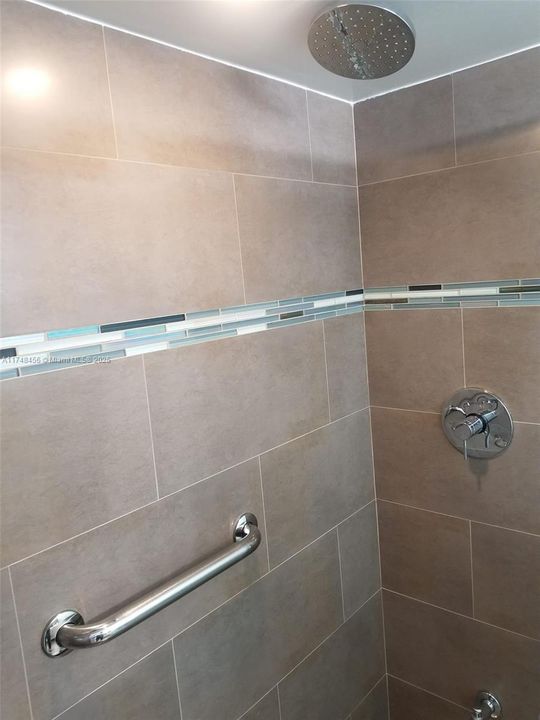 Recently Rented: $1,650 (1 beds, 1 baths, 398 Square Feet)