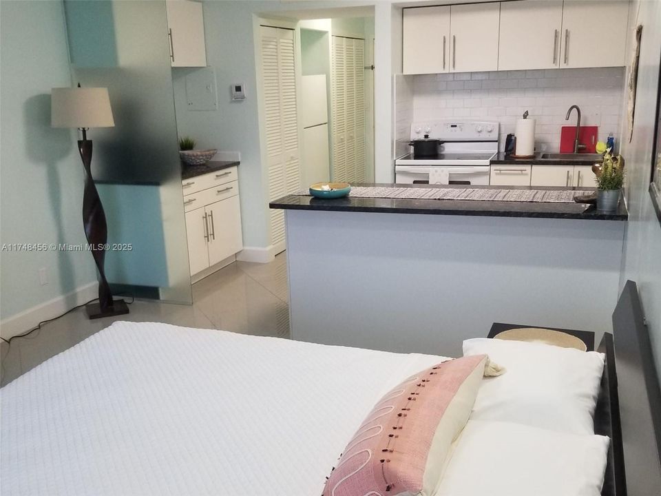 Recently Rented: $1,650 (1 beds, 1 baths, 398 Square Feet)