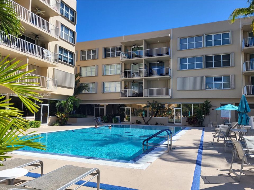 Recently Rented: $1,650 (1 beds, 1 baths, 398 Square Feet)