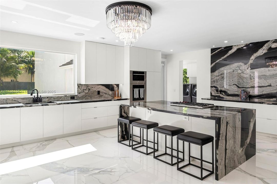 В аренду: $35,000 (7 спален, 8 ванн, 8129 Квадратных фут)