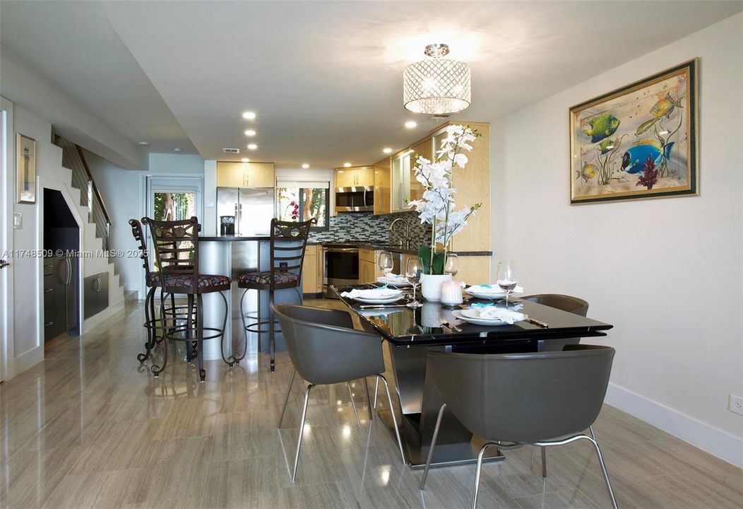 Recently Sold: $1,350,000 (2 beds, 2 baths, 1238 Square Feet)