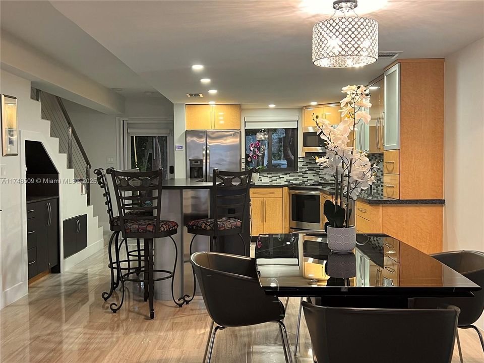 Recently Sold: $1,350,000 (2 beds, 2 baths, 1238 Square Feet)