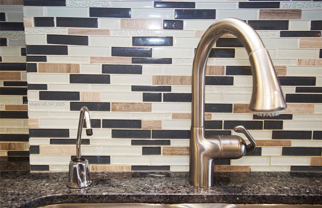 Recently Sold: $1,350,000 (2 beds, 2 baths, 1238 Square Feet)