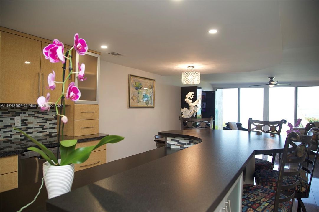 Recently Sold: $1,350,000 (2 beds, 2 baths, 1238 Square Feet)