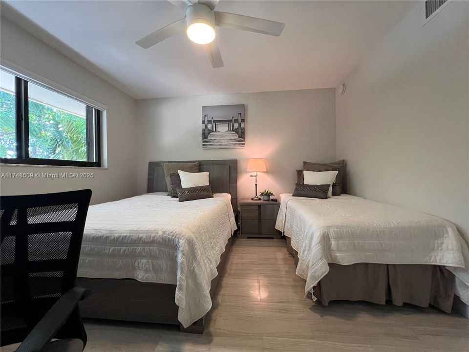 Recently Sold: $1,350,000 (2 beds, 2 baths, 1238 Square Feet)