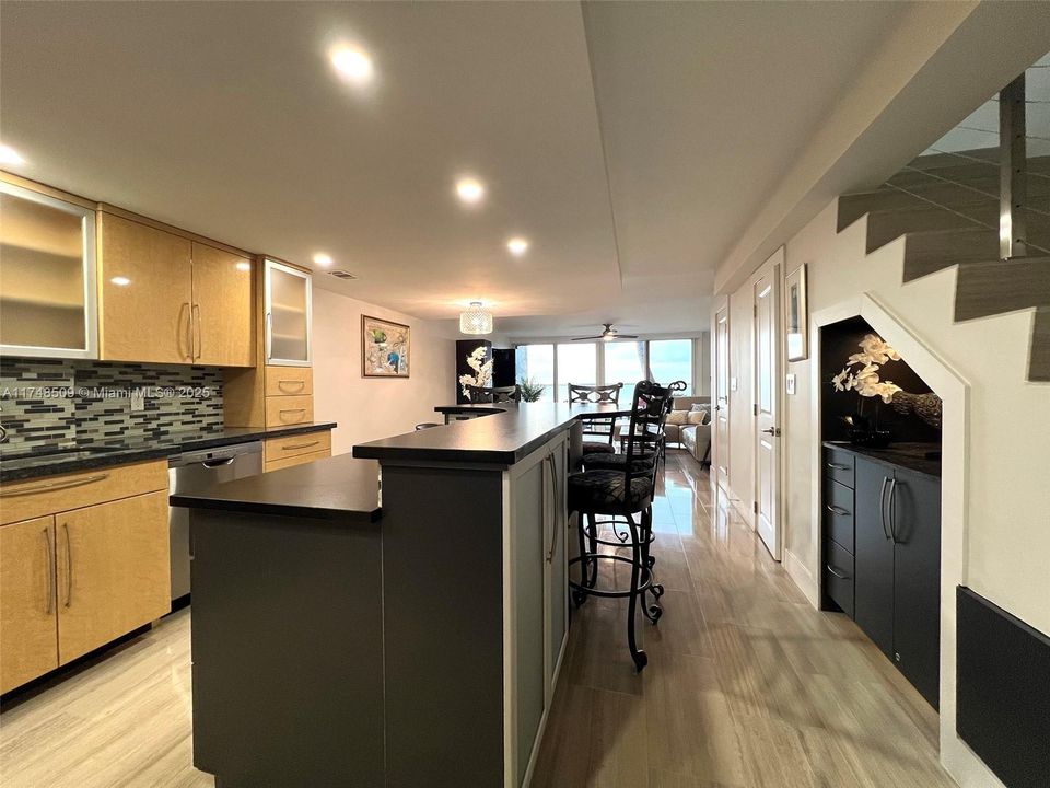 Recently Sold: $1,350,000 (2 beds, 2 baths, 1238 Square Feet)