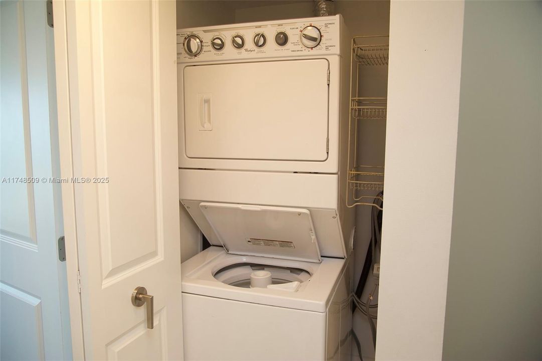 Recently Sold: $1,350,000 (2 beds, 2 baths, 1238 Square Feet)