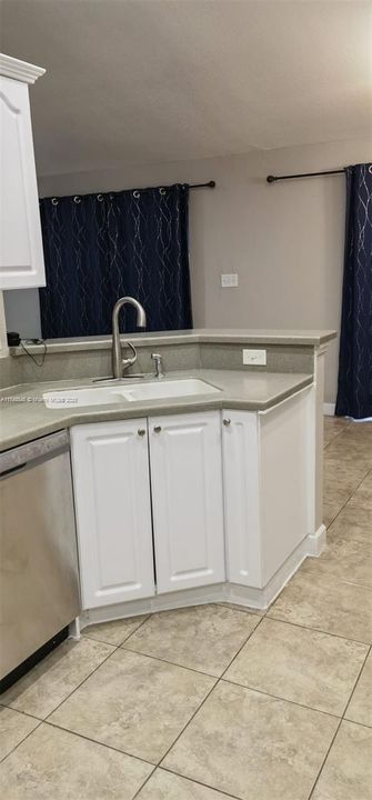 Vendido Recientemente: $485,000 (4 camas, 2 baños, 1714 Pies cuadrados)