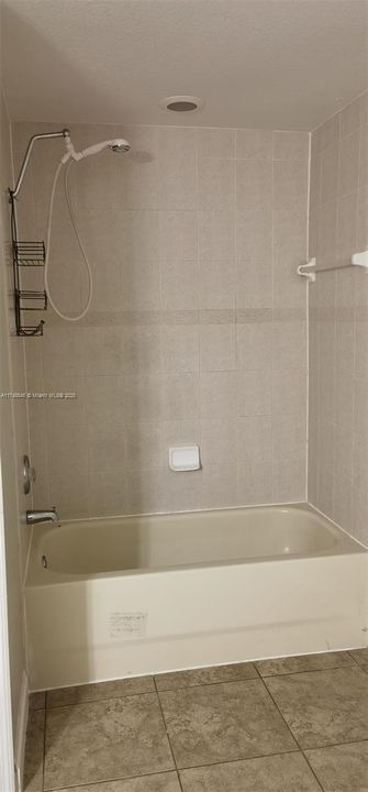 Vendido Recientemente: $485,000 (4 camas, 2 baños, 1714 Pies cuadrados)