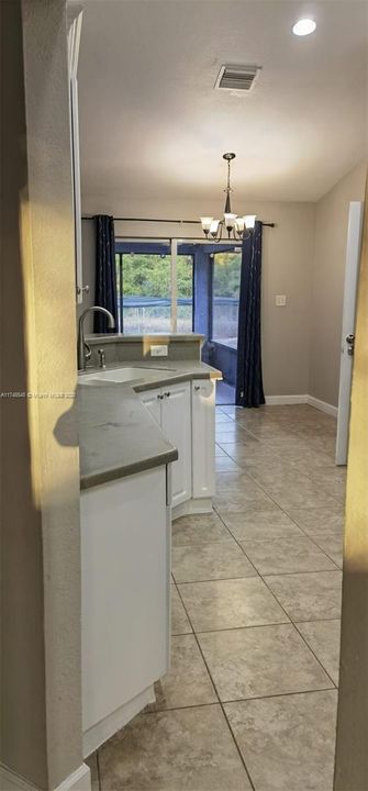 Vendido Recientemente: $485,000 (4 camas, 2 baños, 1714 Pies cuadrados)