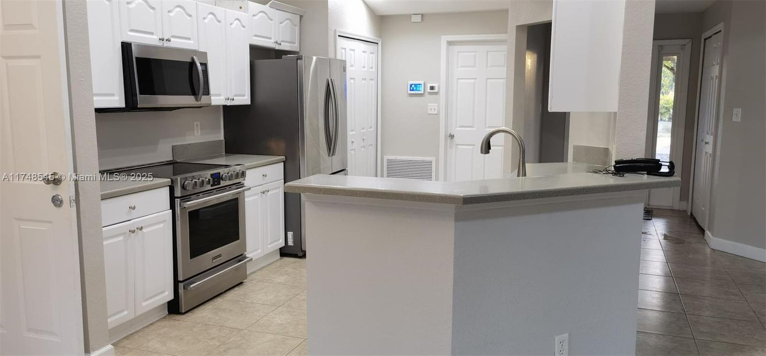 Vendido Recientemente: $485,000 (4 camas, 2 baños, 1714 Pies cuadrados)