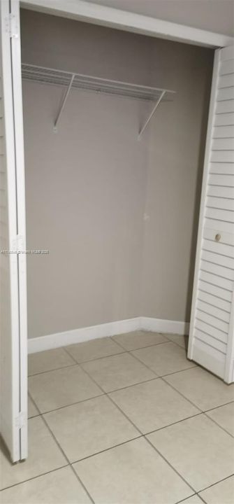 Vendido Recientemente: $485,000 (4 camas, 2 baños, 1714 Pies cuadrados)