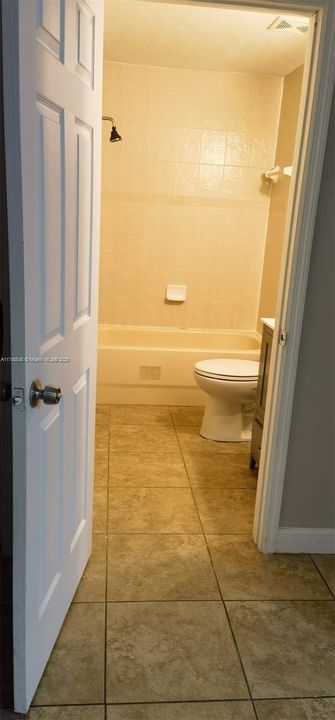 Vendido Recientemente: $485,000 (4 camas, 2 baños, 1714 Pies cuadrados)