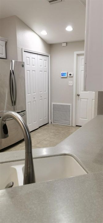 Vendido Recientemente: $485,000 (4 camas, 2 baños, 1714 Pies cuadrados)