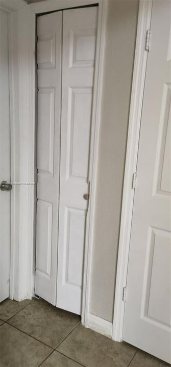 Vendido Recientemente: $485,000 (4 camas, 2 baños, 1714 Pies cuadrados)