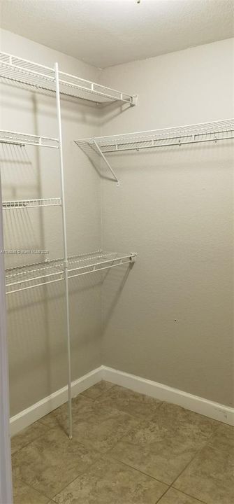 Vendido Recientemente: $485,000 (4 camas, 2 baños, 1714 Pies cuadrados)