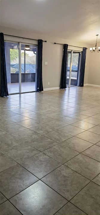 Vendido Recientemente: $485,000 (4 camas, 2 baños, 1714 Pies cuadrados)