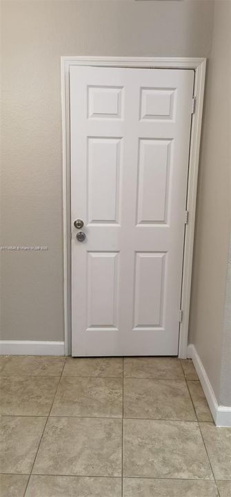 Vendido Recientemente: $485,000 (4 camas, 2 baños, 1714 Pies cuadrados)