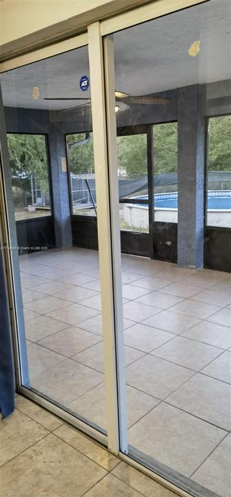 Vendido Recientemente: $485,000 (4 camas, 2 baños, 1714 Pies cuadrados)