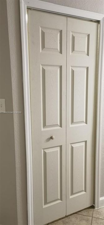 Vendido Recientemente: $485,000 (4 camas, 2 baños, 1714 Pies cuadrados)