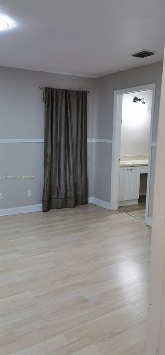 Vendido Recientemente: $485,000 (4 camas, 2 baños, 1714 Pies cuadrados)