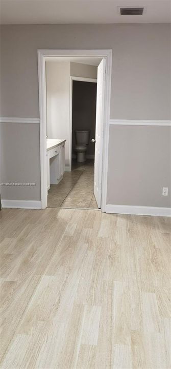 Vendido Recientemente: $485,000 (4 camas, 2 baños, 1714 Pies cuadrados)