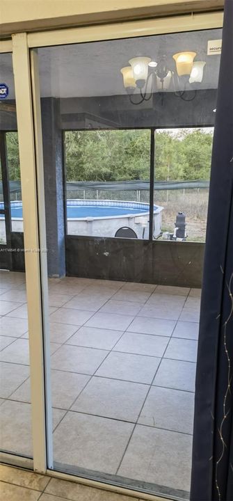 Vendido Recientemente: $485,000 (4 camas, 2 baños, 1714 Pies cuadrados)